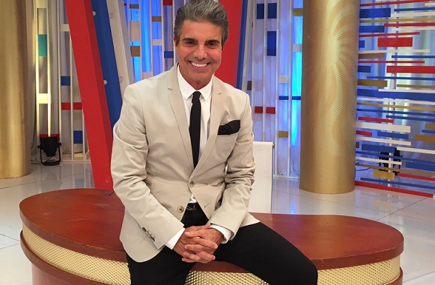 Trinca noturna de domingo deixa RedeTV! à frente da Band e da Record