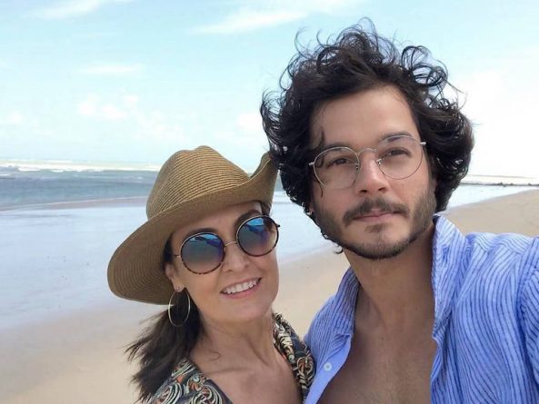 Fátima Bernardes viaja com o namorado para Jericoacoara