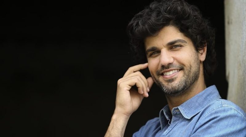 Solteiro, Bruno Cabrerizo xaveca mulherada em camarote