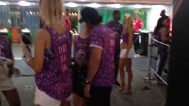 Juliana Paiva tem recaída e beija Juliano Laham em camarote