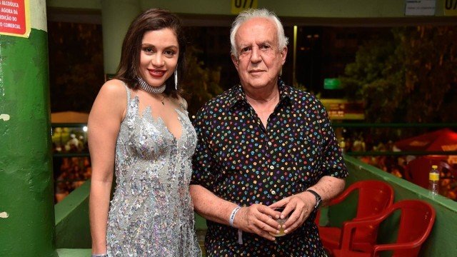 Ex-BBB fala sobre relacionamento com homem 41 anos mais velho