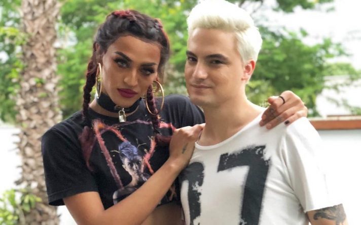“A gente recebe muita cantada de caras héteros”, revela Pabllo Vittar