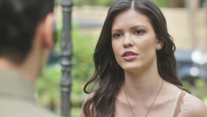 Vitória Strada substituirá Isis Valverde em “Espelho da Vida”