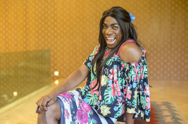 Lázaro Ramos resgata personagem de “Sexo Frágil” em “Mister Brau”