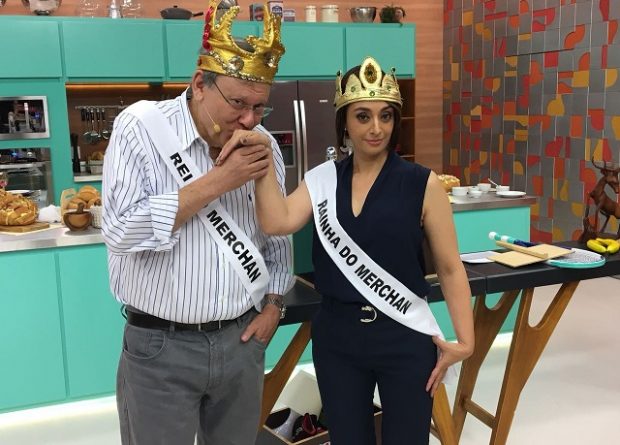 Catia Fonseca e Milton Neves brincam e disputam quem faz o melhor merchandising