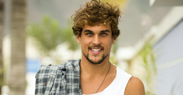 Ex-Malhação, Felipe Roque assina com a Record