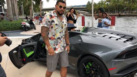 Naldo grava clipe com carro de R$ 3,3 milhões em Miami: “Carreira internacional”