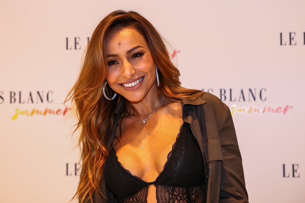 Sabrina Sato é a nova apresentadora do “Domingo Show”