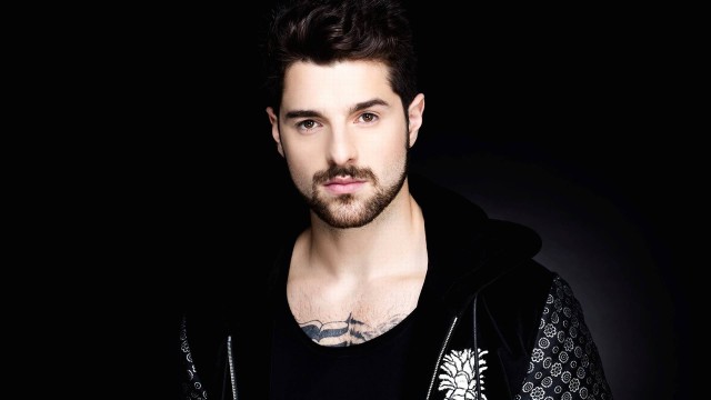 Avião de DJ Alok sai da pista e cai em barranco