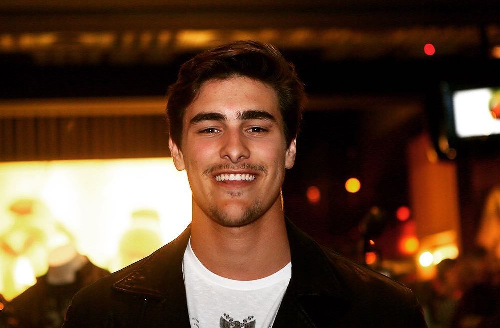 Bruno Montaleone muda o visual para “O Tempo Não Para”