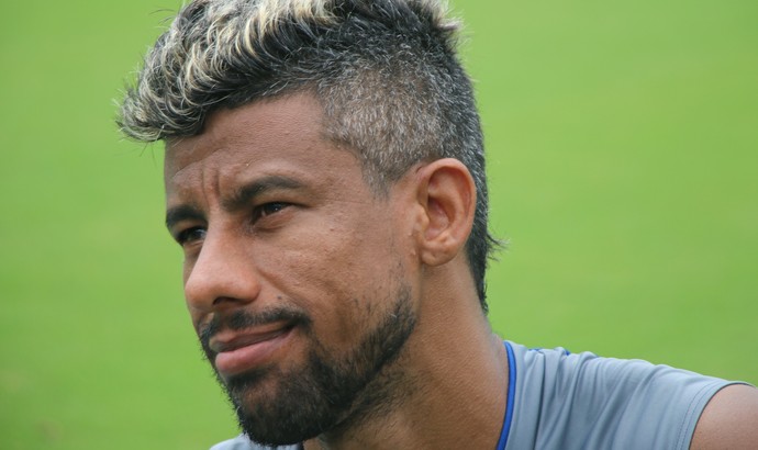 Casamento de Leo Moura está em crise, afirma jornalista