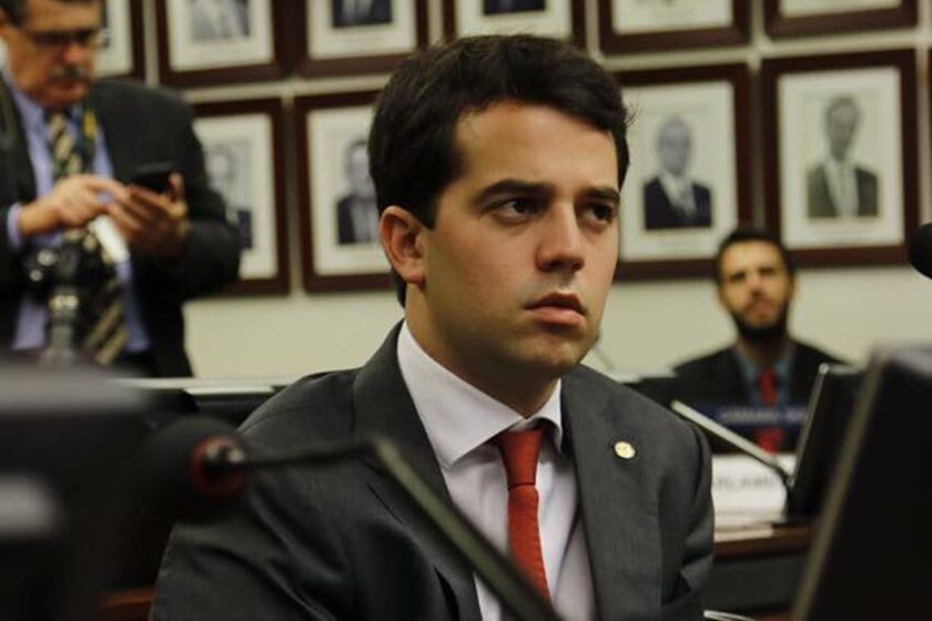 Deputado federal quer implantar lei de cota para negros na TV