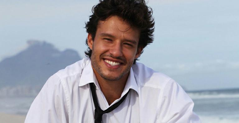 Nando Rodrigues é escalado para viver triângulo amoroso em “Orgulho e Paixão”