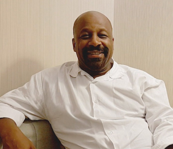 Aílton Graça viverá padre viciado em funk em “O Sétimo Guardião”