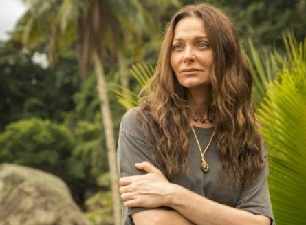Alexandra Richter viverá bióloga reclusa em “O Tempo Não Para”