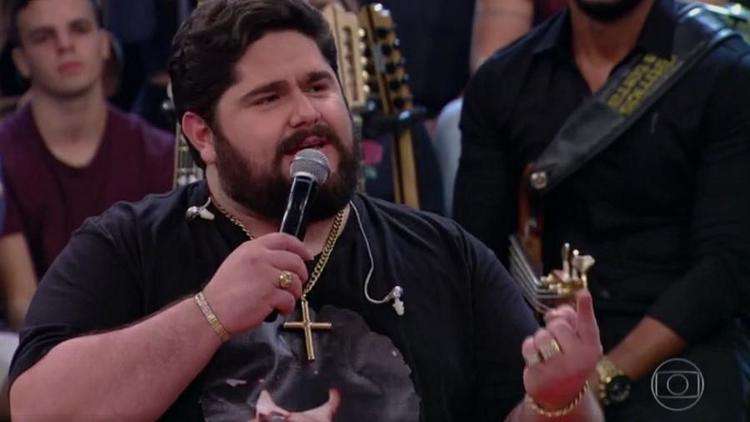 César Menotti pede desculpa por falar que “samba é música de bandido”