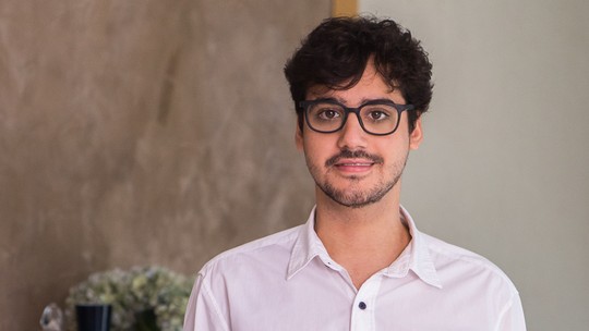 George Sauma será o protagonista da nova série de humor da Globo