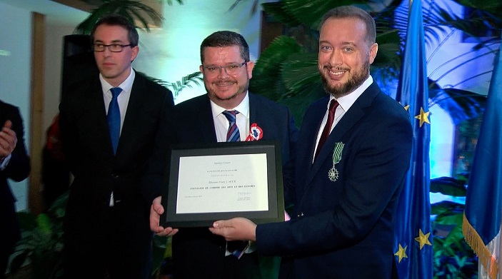 Franz Vacek ganha Título de Cavaleiro da Ordem das Artes e das Letras da República Francesa