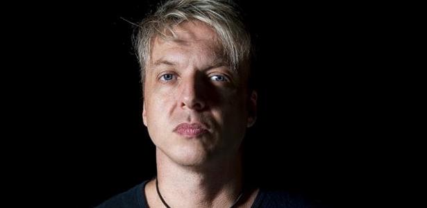 Vinny decide investir na carreira de filósofo e deixa a música