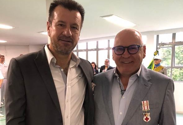 Sidney Oliveira e Dunga recebem Medalha do Mérito de Saúde em Porto Alegre