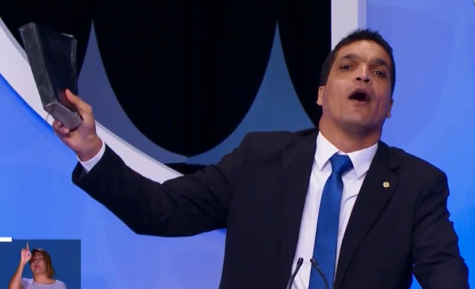 Cabo Daciolo detona a Globo ao vivo