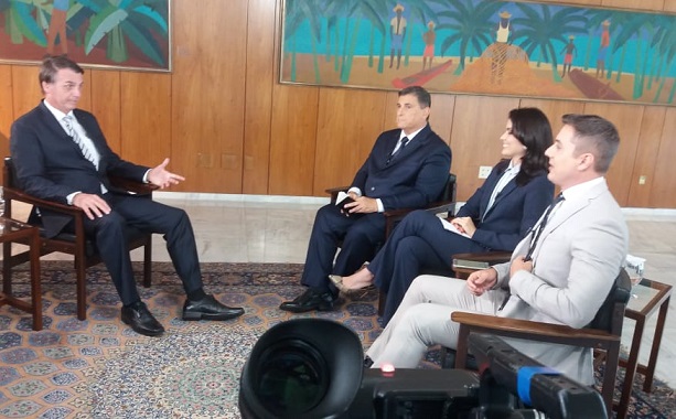 SBT fura a Globo e exibe primeira entrevista com o presidente Jair Bolsonaro após a posse