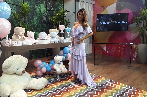 Amanda Françozo anuncia que está grávida e estreia novo quadro em seu programa