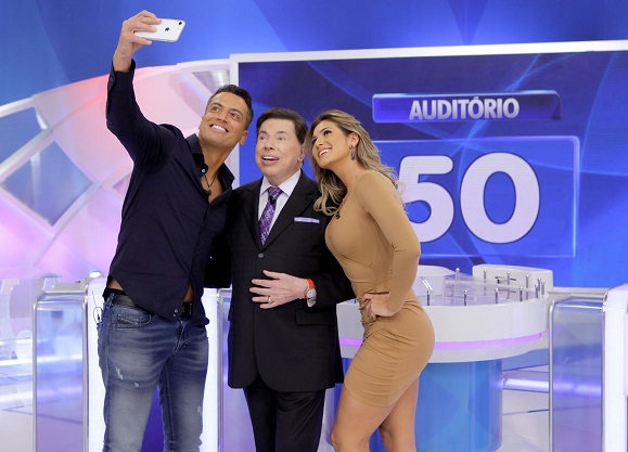 Silvio Santos recebe Lívia Andrade e Leo Dias neste domingo (21/04)