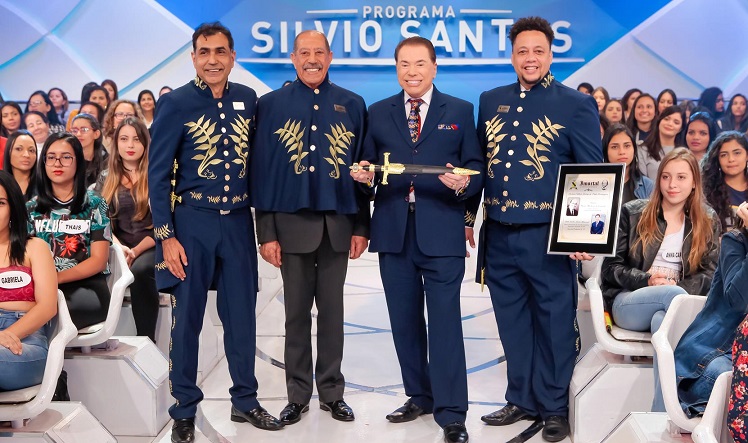 Silvio Santos recebe título de Imortal pela Academia William Shakespeare