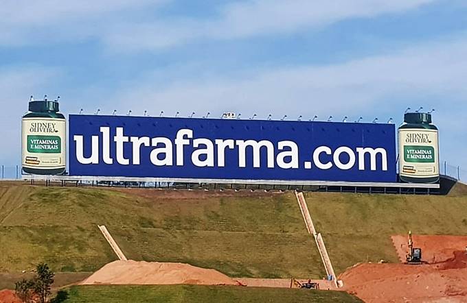 Ultrafarma é proprietária do maior outdoor do Brasil