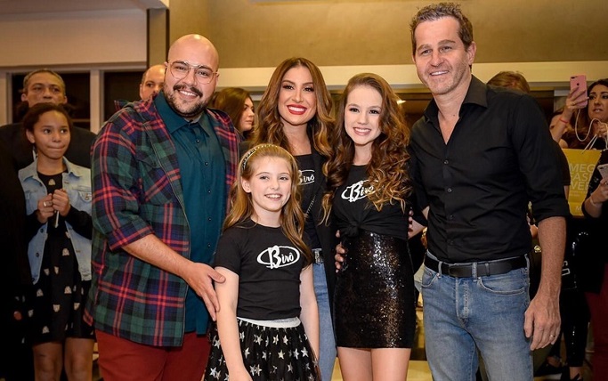 Tiago Abravanel arrasa em desfile de moda ao lado de vários famosos