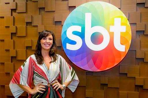 Glenda Kozlowski assina contrato com o SBT