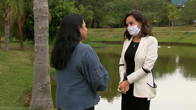 No “Domingo Espetacular”, cantora Perla fala sobre Anitta e agressões do ex-marido