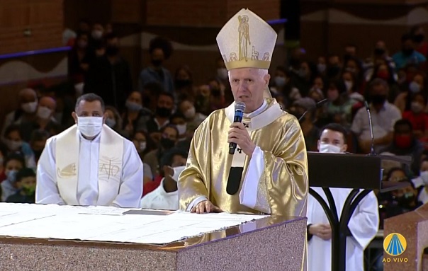 Missa de domingo da TV Aparecida mantém o 3º lugar de audiência, à frente da Record