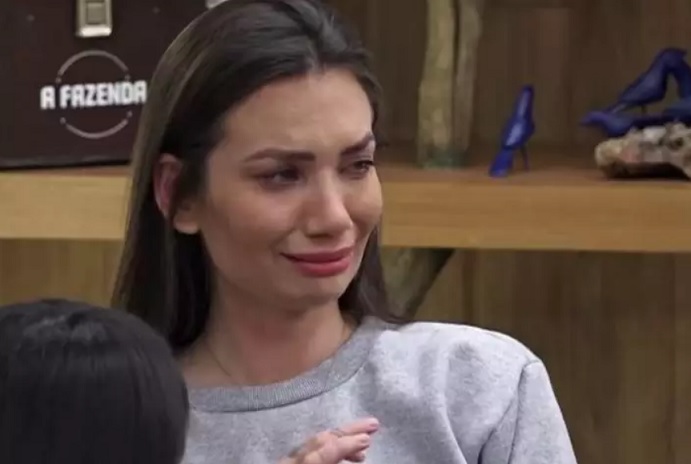 Stéfani Bays tem casa invadida e família é feita refém