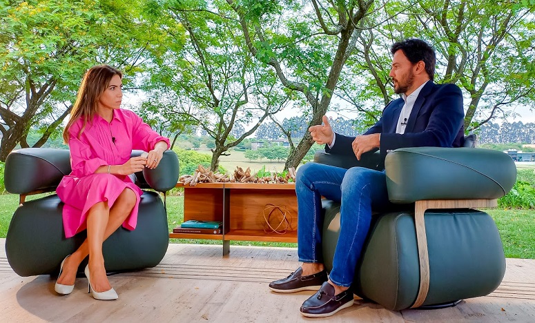 Patricia Abravanel entrevista o Ministro das Comunicações Fábio Faria no “Vem Pra Cá”