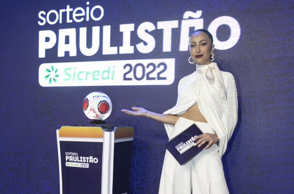 Sabrina Sato e Fred iniciam campanha do Paulistão na Record TV com sorteio dos grupos