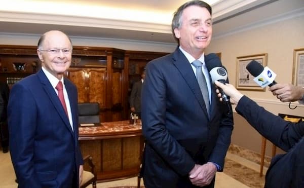 Governo Bolsonaro gasta quase R$ 5 milhões comprando novelas da Record TV