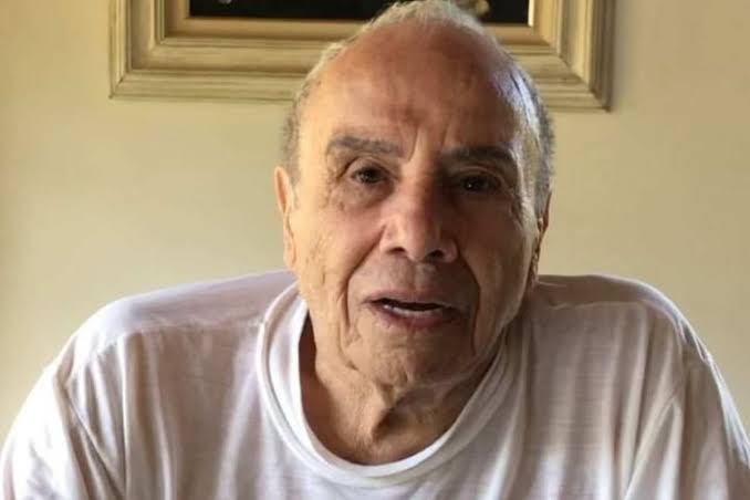 Stênio Garcia é diagnosticado com Covid-19 e esposa atualiza sobre seu estado de saúde