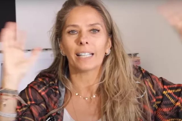 Adriane Galisteu quebra protocolo, defende Cezar Black e é criticada