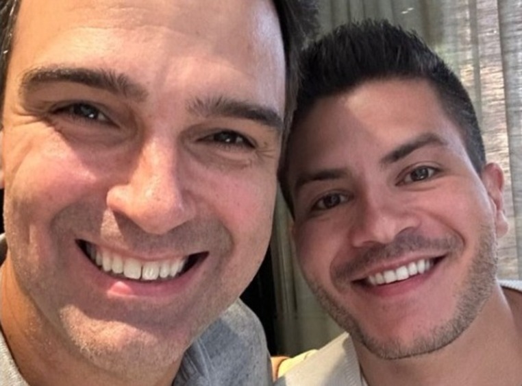 Tadeu Schmidt tira foto com Arthur Aguiar e faz elogio: “Meu campeão”