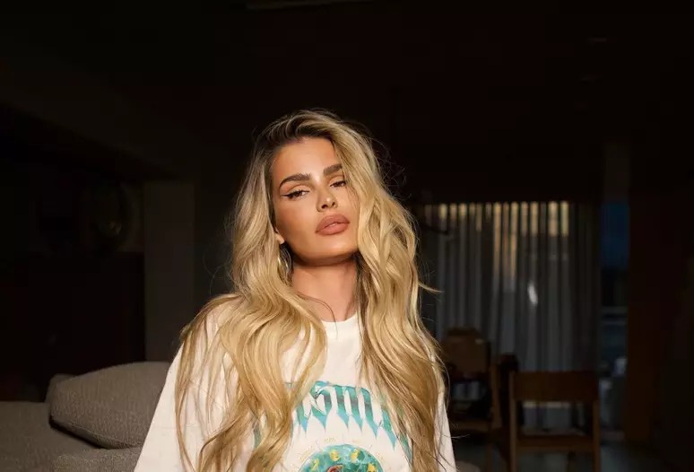 Yasmin Brunet revela que golpistas estão usando seu nome para aplicar golpes: “Perigoso”