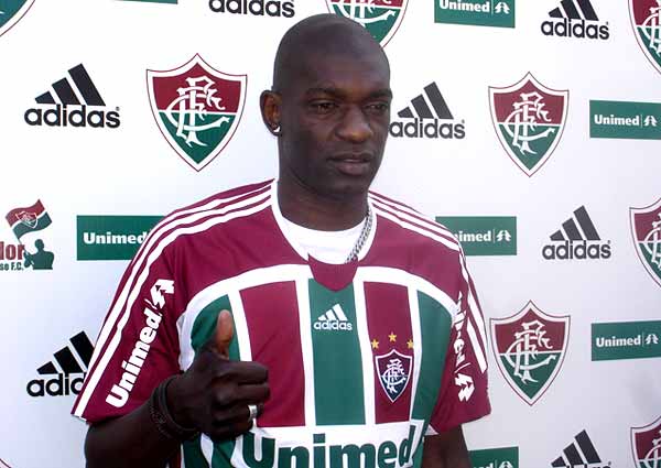 Ex-jogador Somália é internado e amigos pedem orações