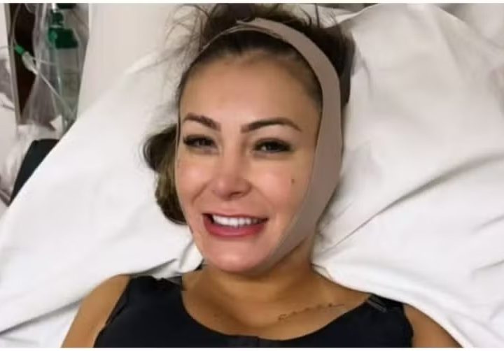 Andressa Urach mostra suas costelas retiradas e dispara: “Periquita parecendo um baiacu”