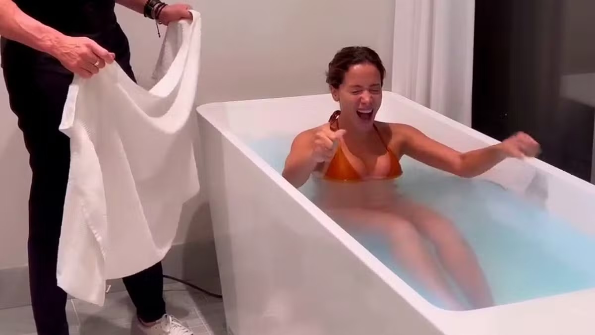 Anitta toma banho de gelo e relata experiência: “Quase infartei”
