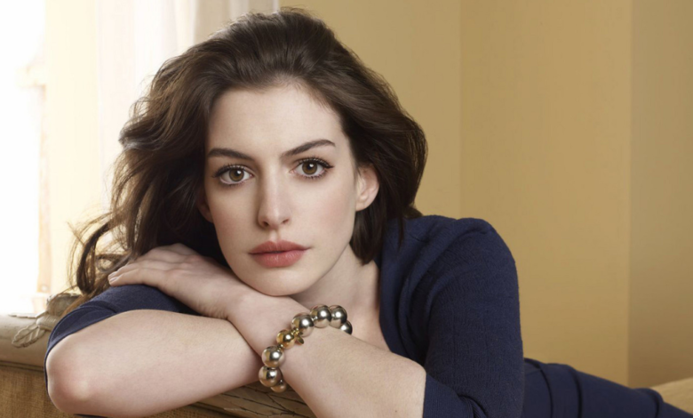 Anne Hathaway fala sobre aborto que sofreu enquanto fazia uma peça da Broadway: “A dor que senti”