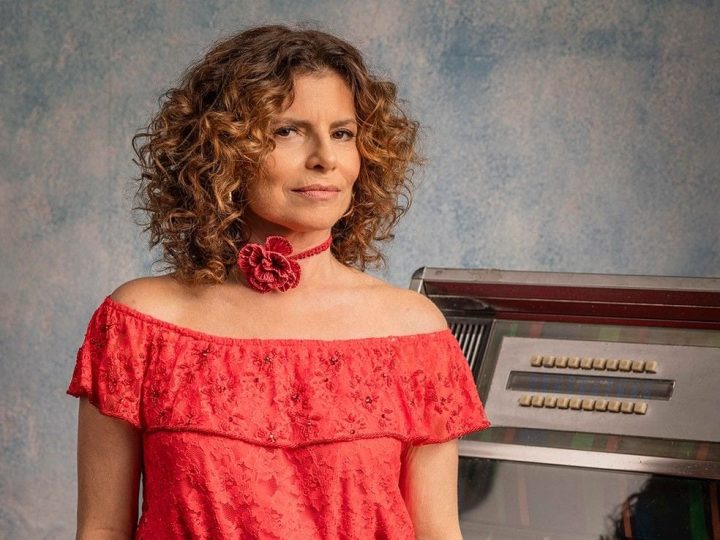 “Ela volta divertida e mais vilã do que nunca”, conta Debora Bloch sobre a volta de Deodora em ‘No Rancho Fundo’