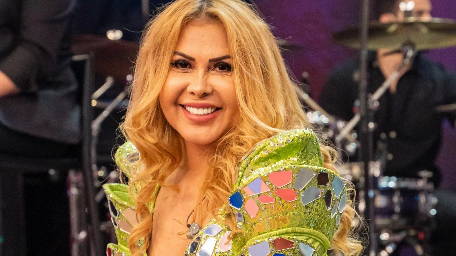 Joelma tem passaporte bloqueado por causa de dívida trabalhista