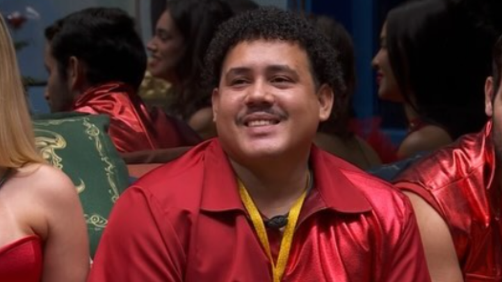 Após ser acusado de traição, Lucas Buda pede desculpas à esposa
