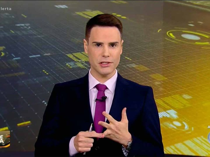 Luiz Bacci leva esporro, ao vivo, de policial ao filmar sequestro: “Atrapalhando”
